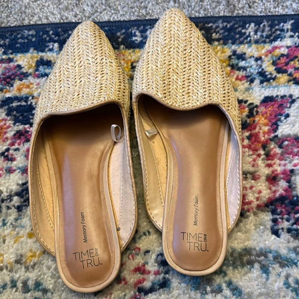 Time and Tru // wicker woven pointed toe backless loafer flats